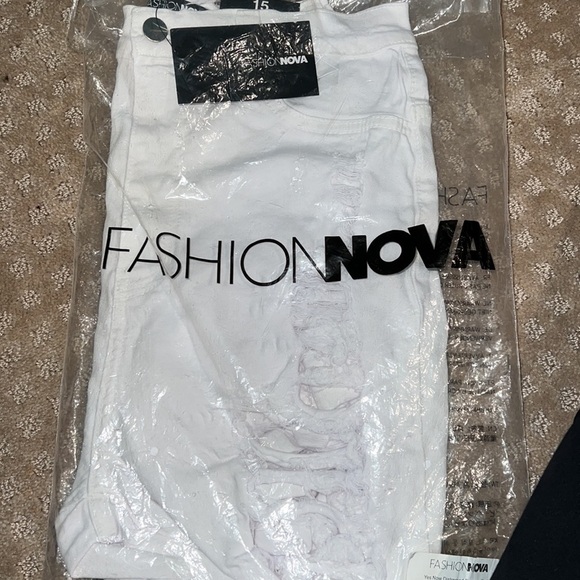 Fashion Nova distressed , Bermuda shorts size 15 - Picture 5 of 6